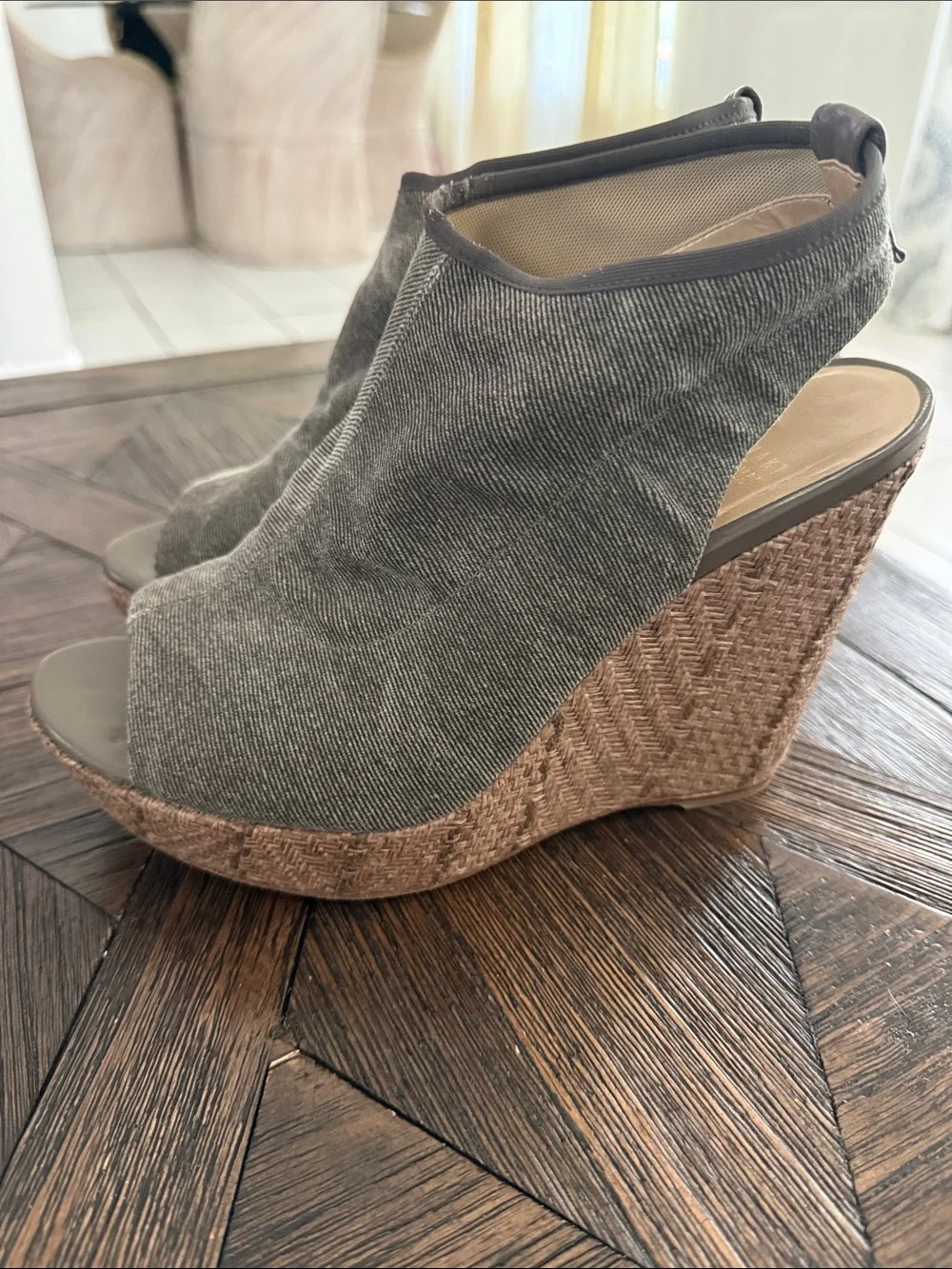 Stuart Weitzman Glover Stretch Wedge Sandals Olive Green Peep Toe Size 9.5
